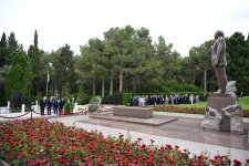 Участники 65-й пленарной сессии ПА ОЧЭС посетили Аллею почетного захоронения в Баку (ФОТО)